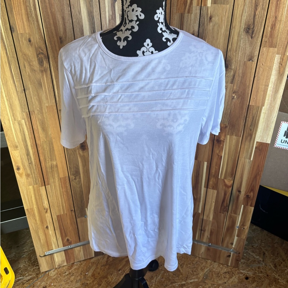 Fantaslook Size Large-Women’s White Short-Sleeve Pintuck Front Top